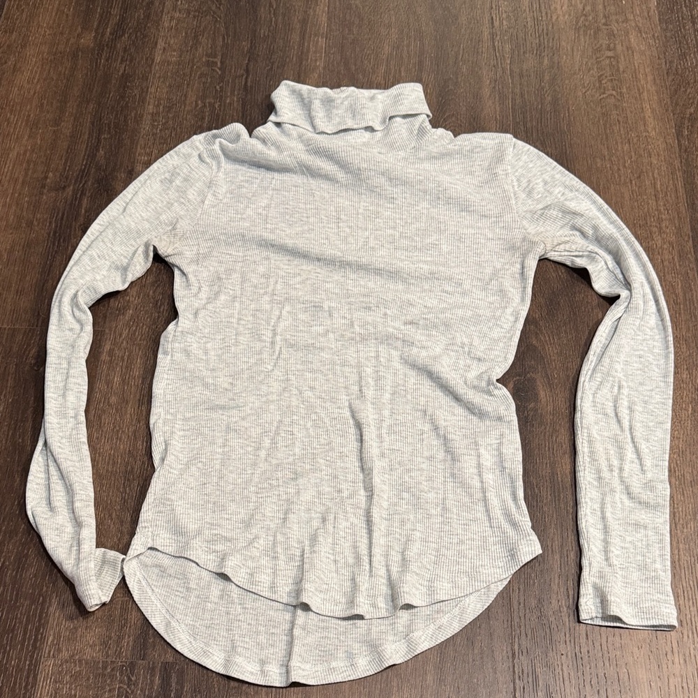 H&M Light Gray Long Sleeve Turtleneck Top